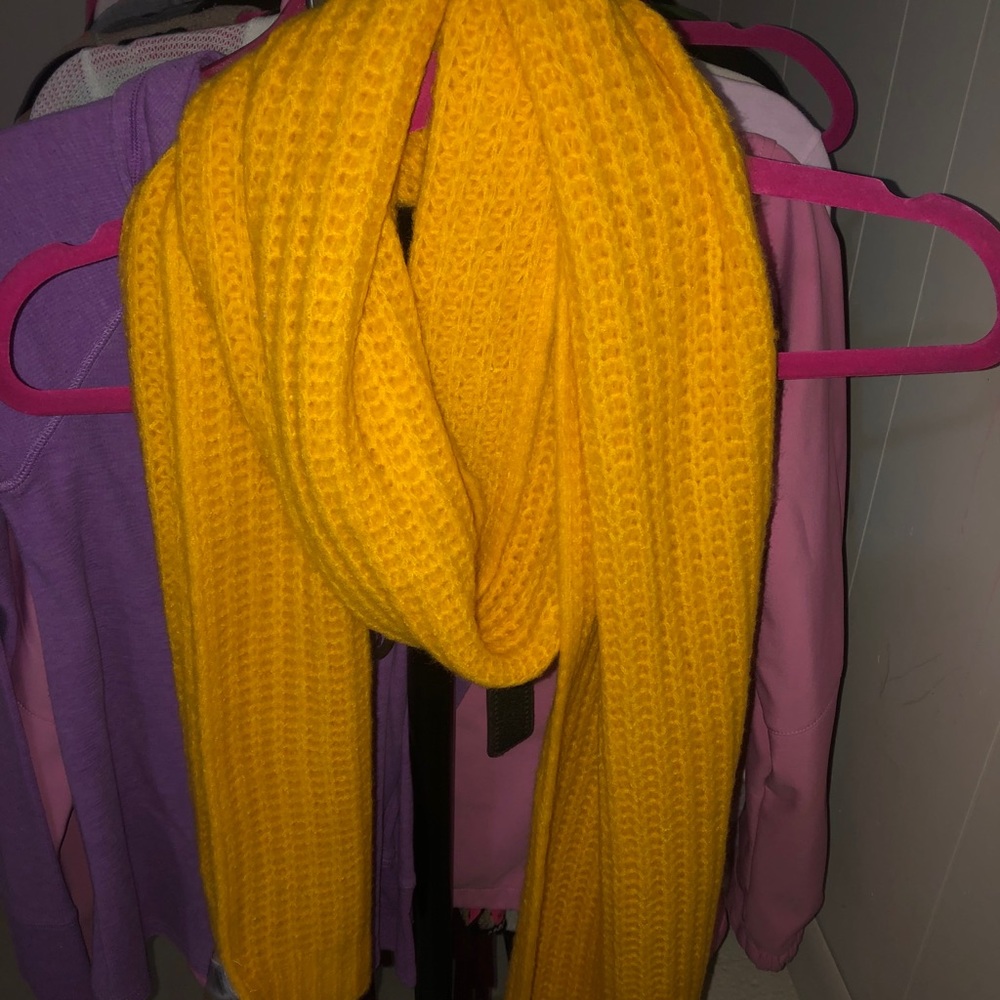 (NWT) Knit Scarf